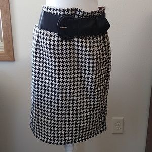 Professional wool pencil skirt. Includes belt
